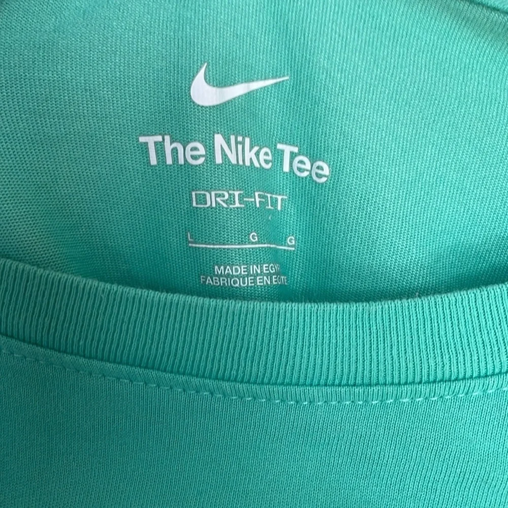 Nike L tee